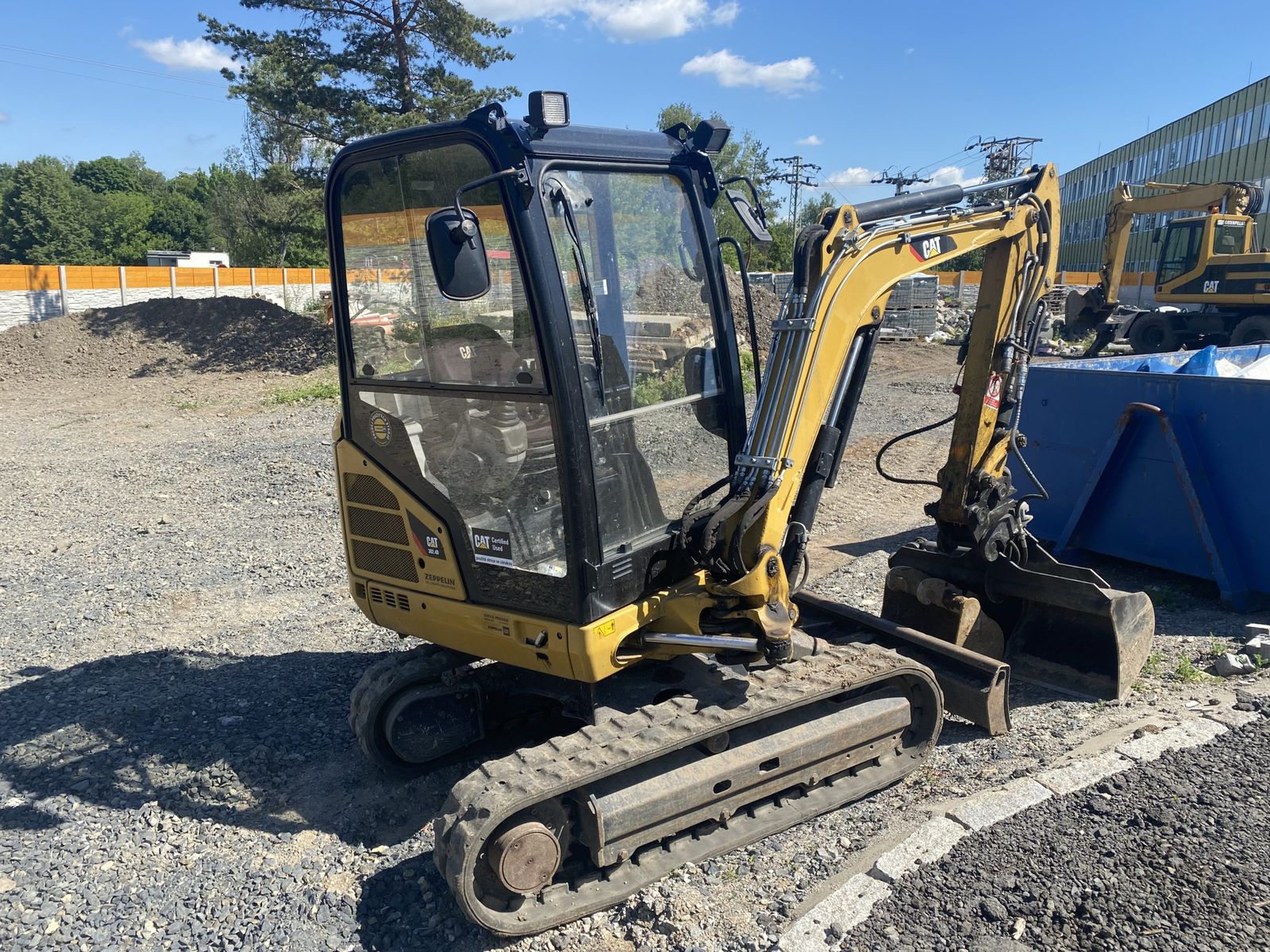 Stroj CAT 302